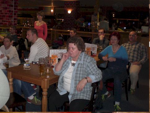 Kind mit Feuerwehrkelle